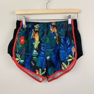 Nike Women's Tropical hyper femme Print Athletic Shorts